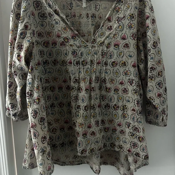 Magnolia Pearl Brown Flower Pintuck three-quarter length sleeves - Picture 5 of 7